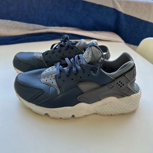 Nike hurache sneakers blue color way